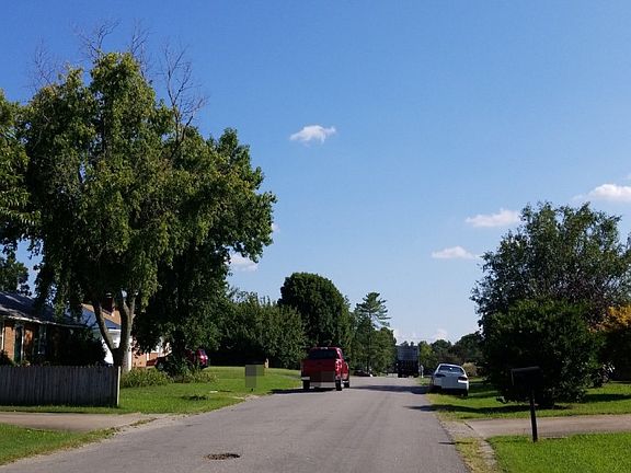 4th image of 7995 Kenmore Dr