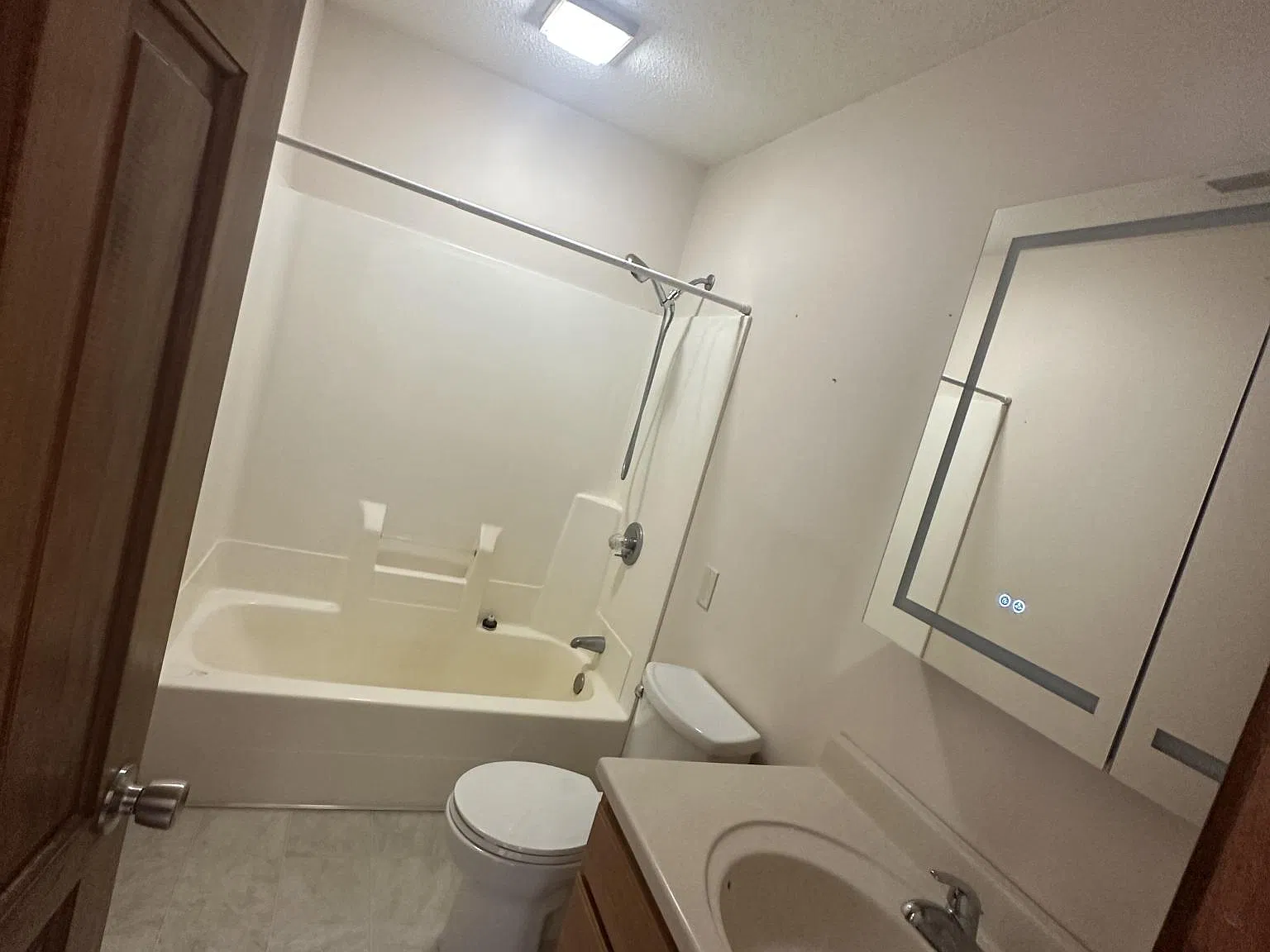 3 bed, 1260 sqft, $1,750 — Photo 2