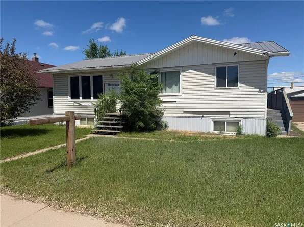 625 4th STREET, Estevan, SK S4A 0V4