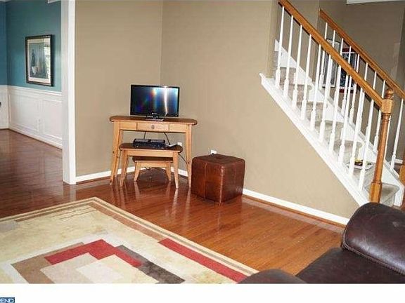 2nd image of 107 Bellevue Dr