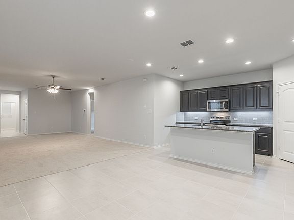 3rd image of 3312 Dahlia Dr