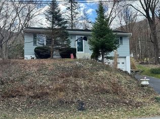 2 Blue Grass Ln, Beacon, NY 12508
