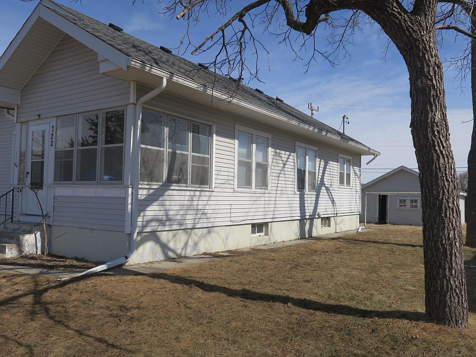 1st image of 722 12th Ave S