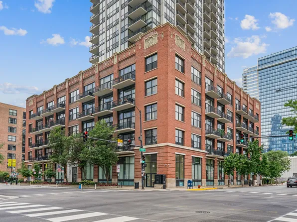 210 S Desplaines St APT 1903, Chicago, IL 60661