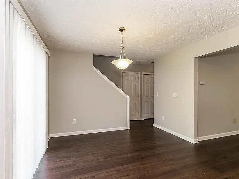 271 Springbottom Ct — Photo 2