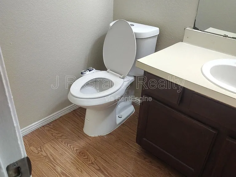 5947 Shadydell Dr — Photo 12
