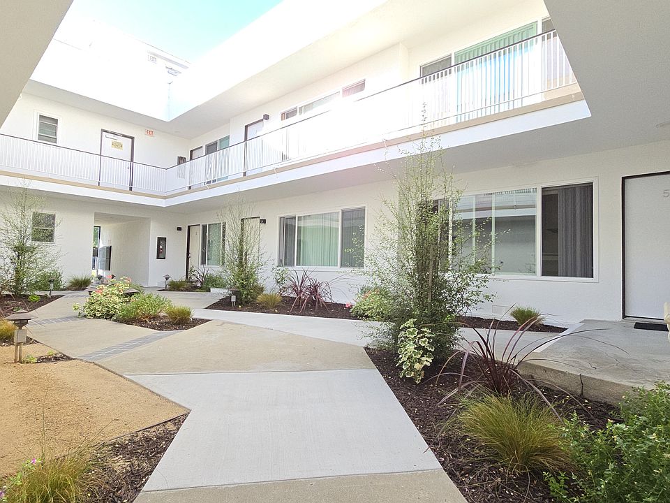 1st image of 3012 S Veteran Ave #2