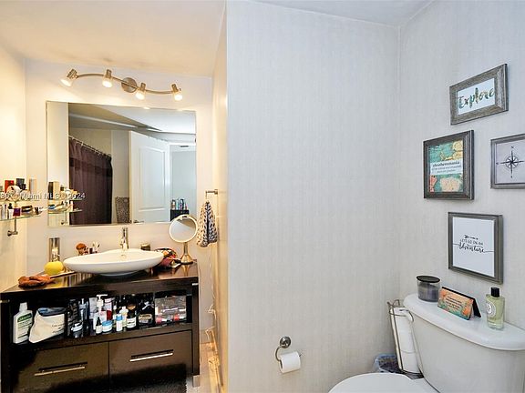 5th image of 480 NE 30th St Unit 3