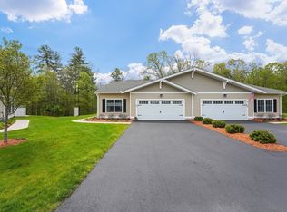 107 Rogerson Xing #107, Uxbridge, MA 01569