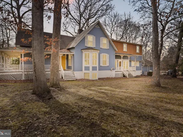 206 Grove Ave, Washington Grove, MD 20880