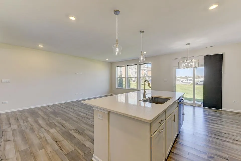 3 bed, 1767 sqft, $2,300 — Photo 4