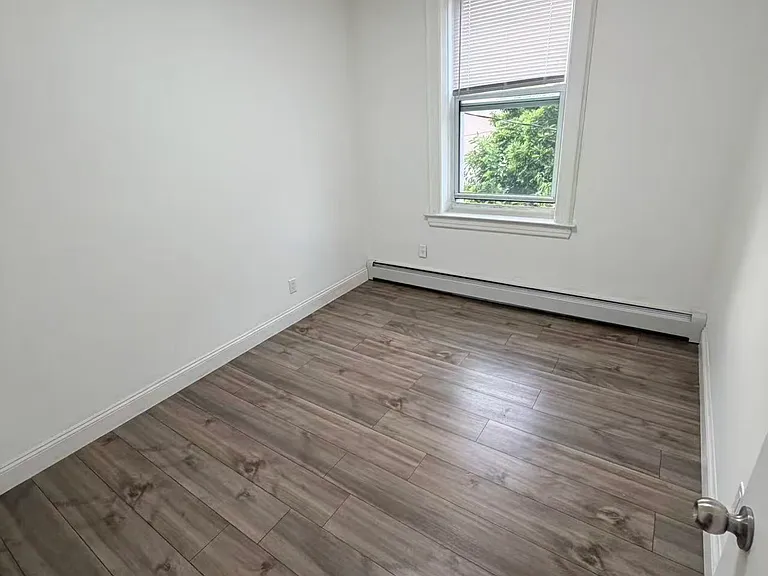 2573 W 16th St #2 — Photo 4
