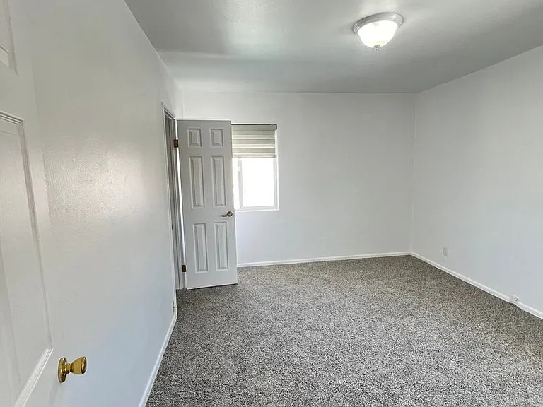 1935 Cloverfield Blvd — Photo 12