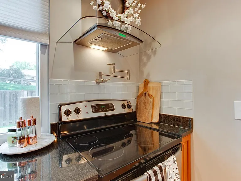 5407 Helm Ct — Photo 16