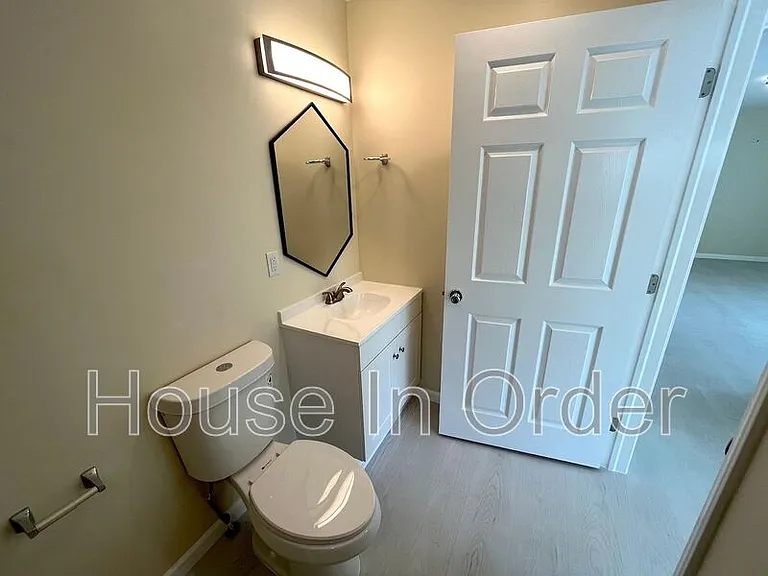 307 8th Ave E #202 — Photo 7