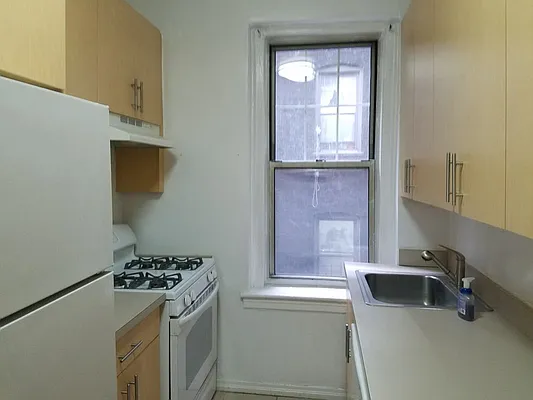 Rented by Alma Realty Corp. | media 2