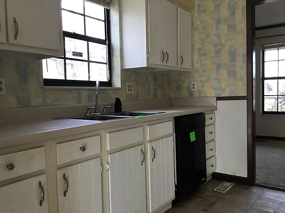 3rd image of 3154 Fairoaks Dr