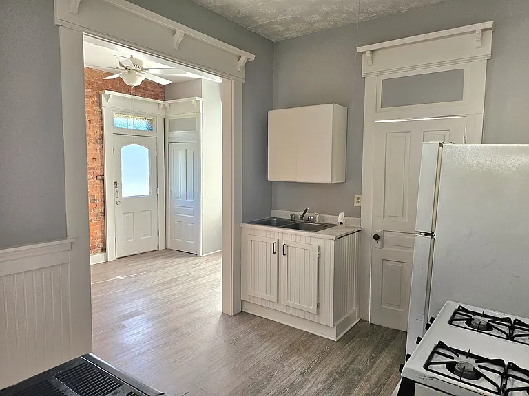 403 Burns Ave — Photo 5