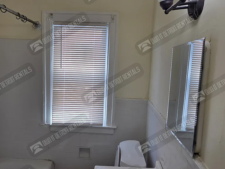 13918 Roselawn St — Photo 19