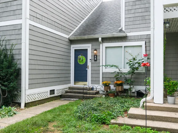 14 Lake Ave, Louisville, KY 40206