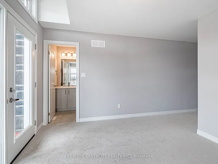 215 Southworth St N — Photo 26