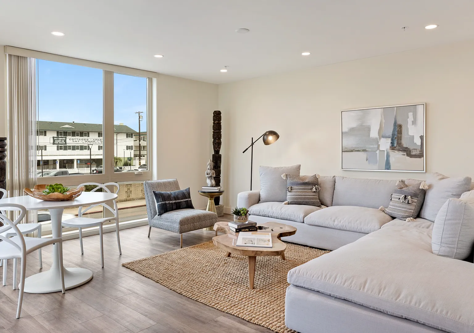 3bd/3ba Pristine Luxury Beach Condo! - 1 Block From The Beach! - $6,495/Mo! — Photo 1