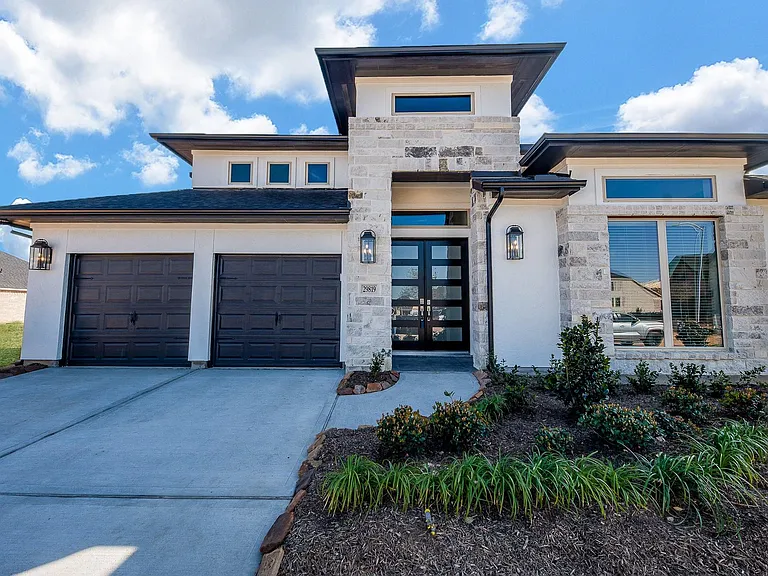 29819 Breezy Pines Loop — Photo 1