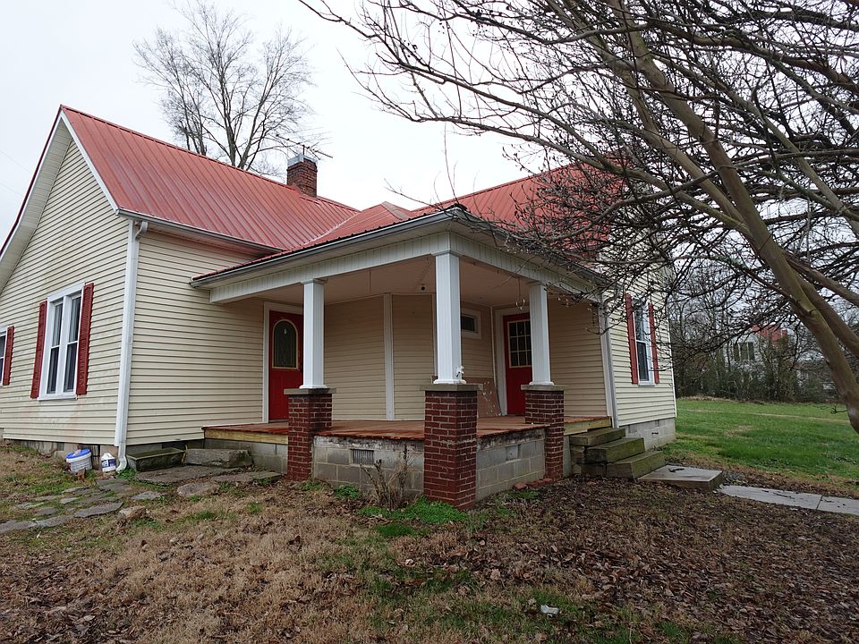 Cute little house in the heart of Milton TN.