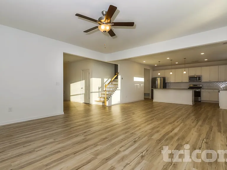 413 Freeport Way — Photo 4