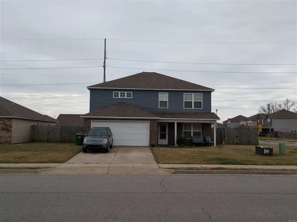 1671 Scotland Dr, Centerton, AR 72719