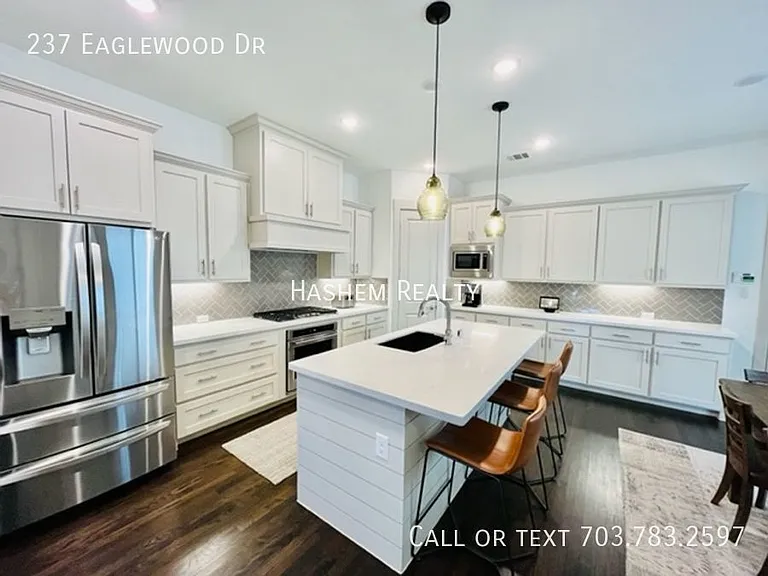 237 Eaglewood Dr — Photo 2