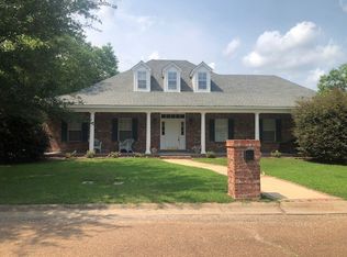 705 Olivia St, Greenwood, MS 38930