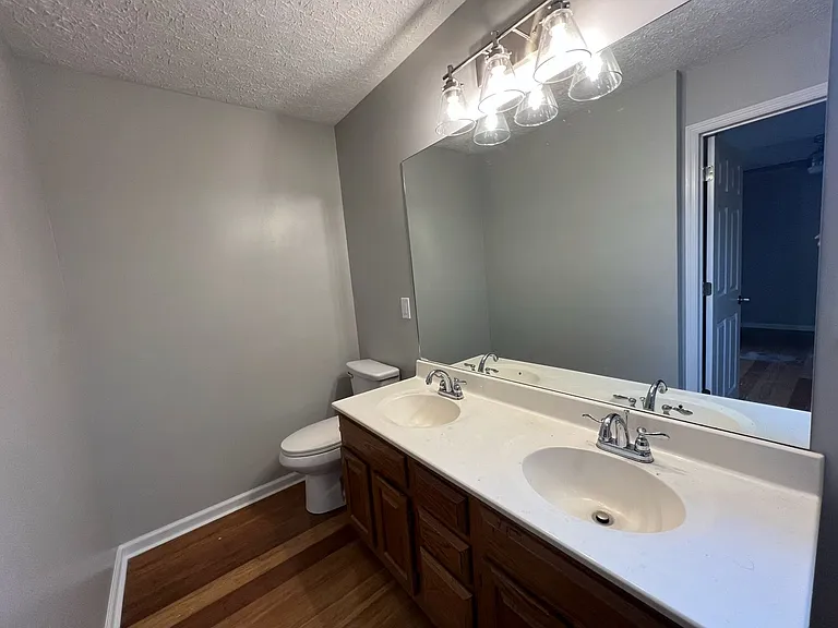 670 Emerald Ave — Photo 9