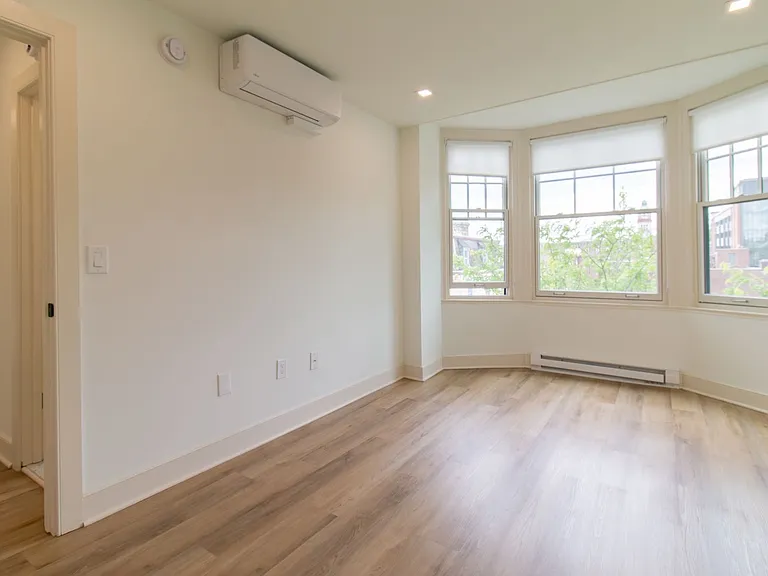 Huntington Apartments — Photo 19
