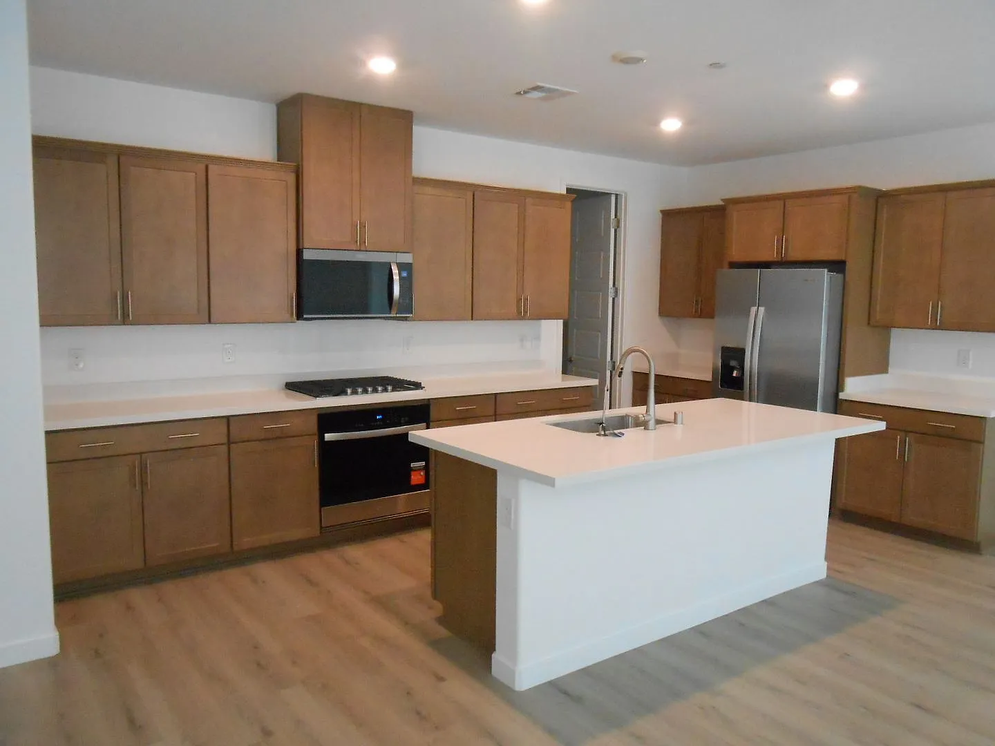 Brand New Beautiful Home Near Galleria and Bldr. Hwy — Photo 2