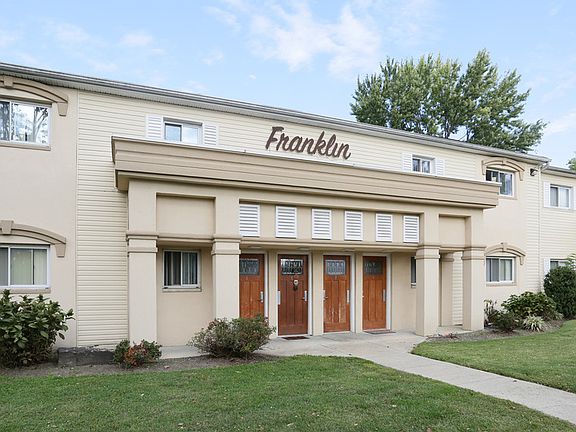 Hamilton Court East- Exterior