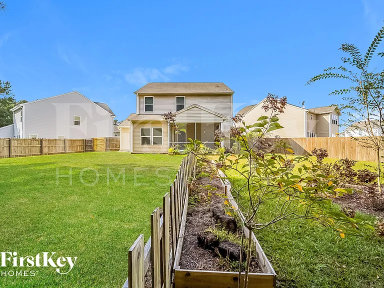 105 Breeders Ct — Photo 15