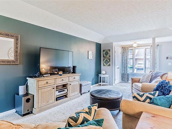 5th image of 22 Maybrook Ln