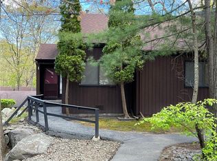 1 Redwood Dr, Highland Mills, NY 10930
