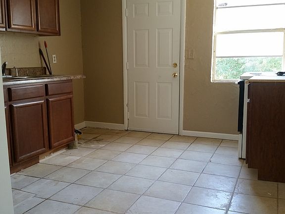 3rd image of 3208 NE 14th Pl