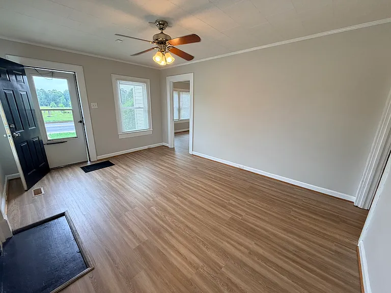 502 S Main St — Photo 15
