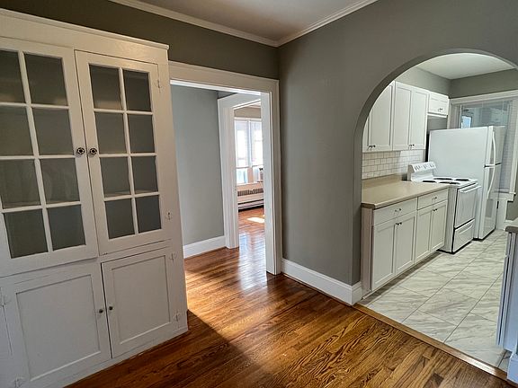 DR to kitch and hallway to bedroom