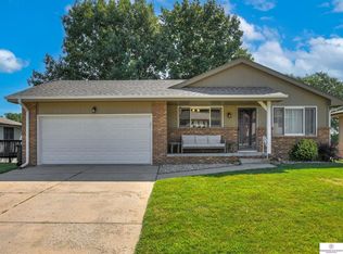 3611 N 92nd Cir, Omaha, NE 68134