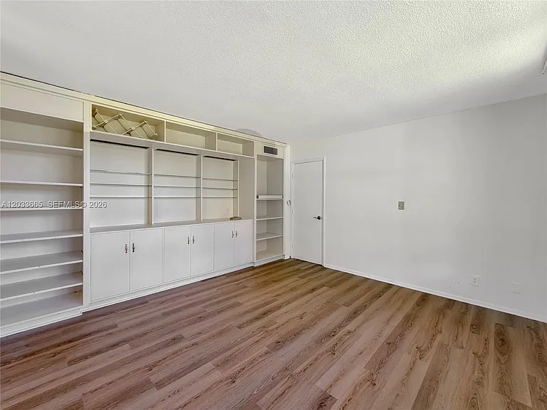 3641 Oaks Clubhouse Dr #201 — Photo 21