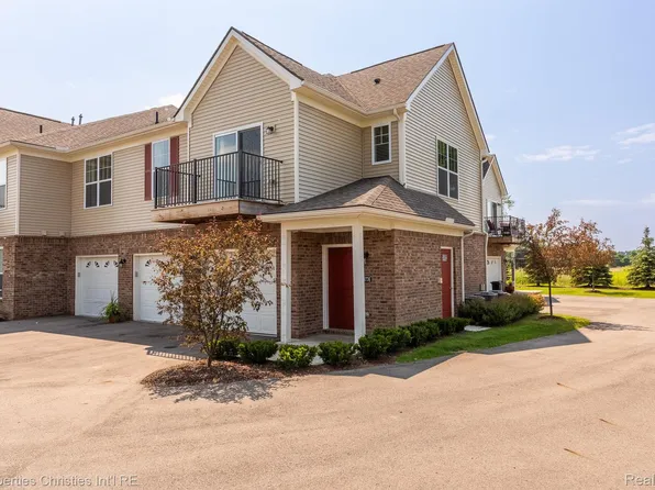 9776 Ridge Run St, Howell, MI 48855