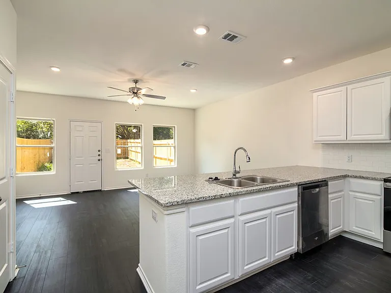 805 S 6th St #2 — Photo 5