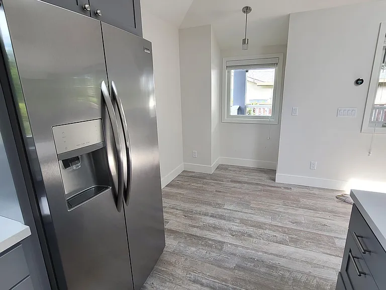 704B Laurel Ave — Photo 13
