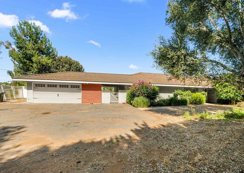 1st image of 1060 Evergreen Ln