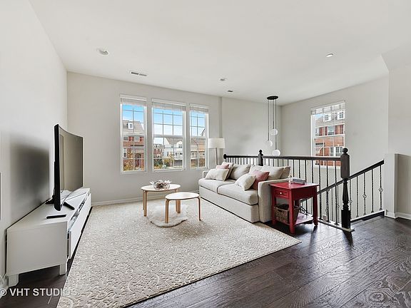 3rd image of 3239 Coral Ln