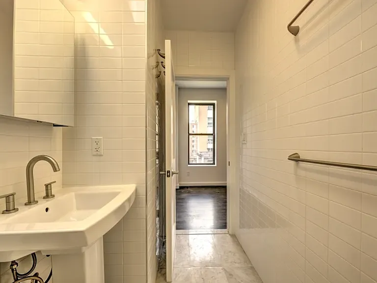 322 E 59th St #5A — Photo 9